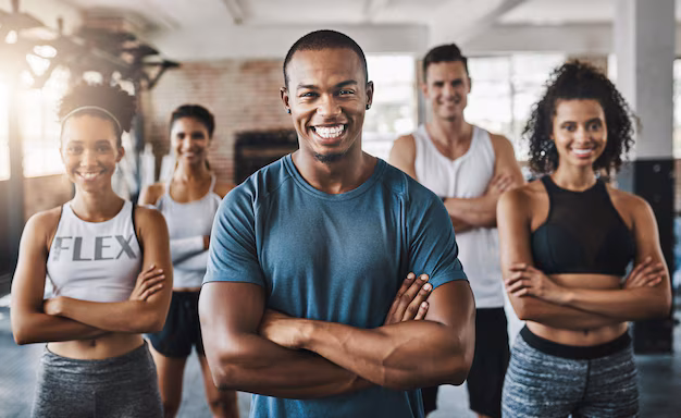 Inicio 40 estuvimos aqui fitness retrato grupo jovenes confiados trabajando juntos gimnasio 590464 9593